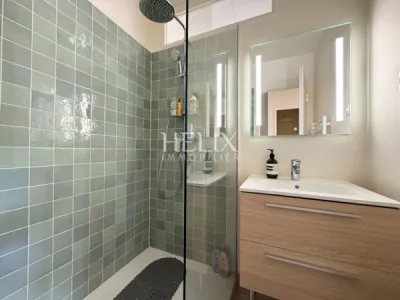 Dans secteur très privilégié de Fourqueux, proche du golf, du Lycée international de Saint -Germain-en-Laye et des accès A13/A14, une jolie maison édifiée sur un terrain de 390 M2.