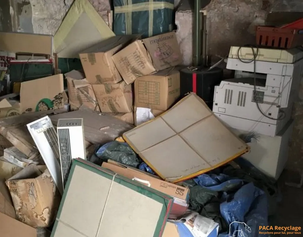 Débarras économique de garage ou de cave à Salon-de-Provence : évacuation d’objets lourds et encombrants avec manutention adaptée