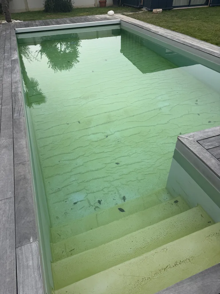 Intervention rapide pour le remplacement de liner d'une piscine à côté de Libourne