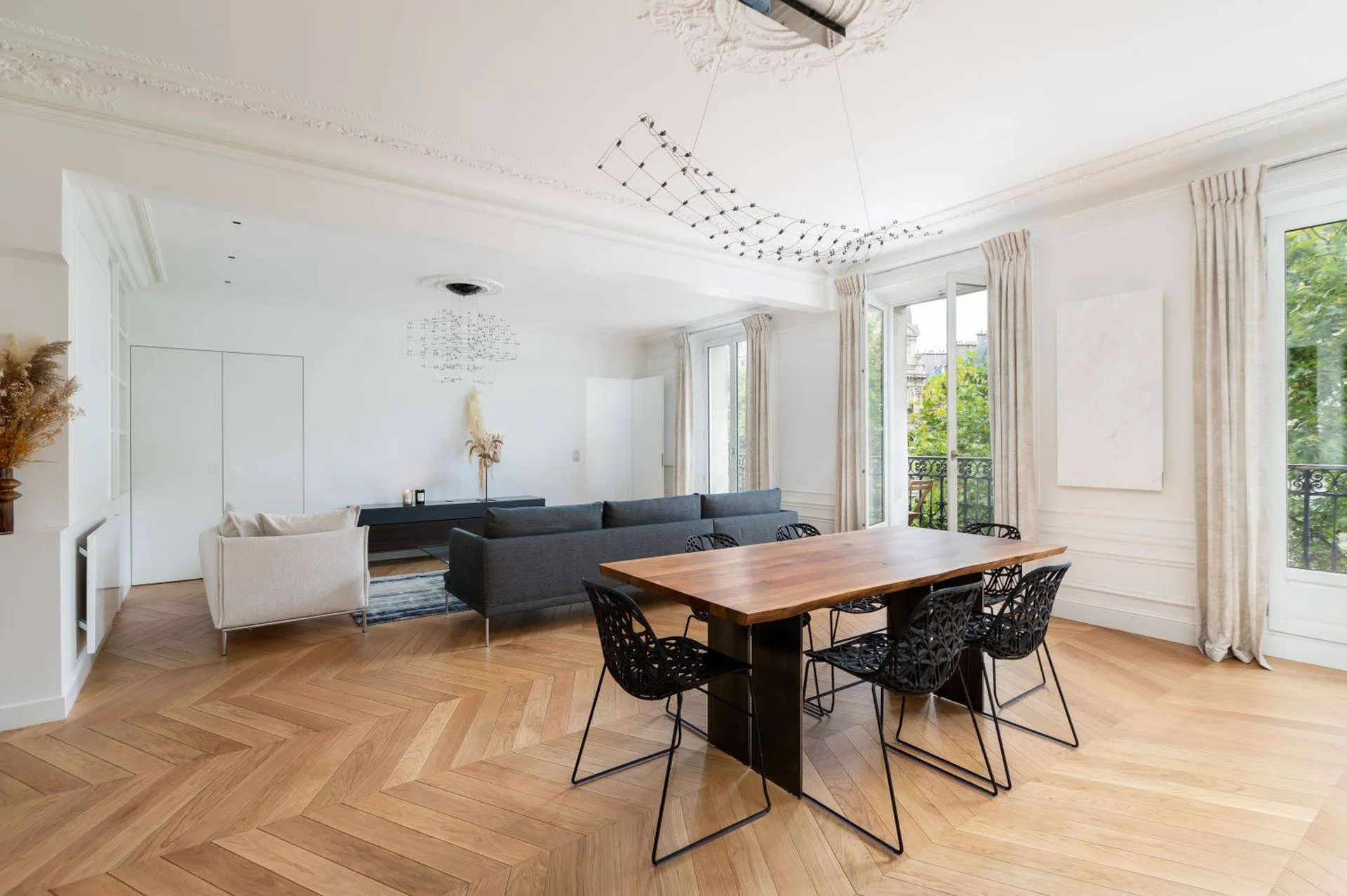 5 Pièces avec balcon + 3 Chambres 75008