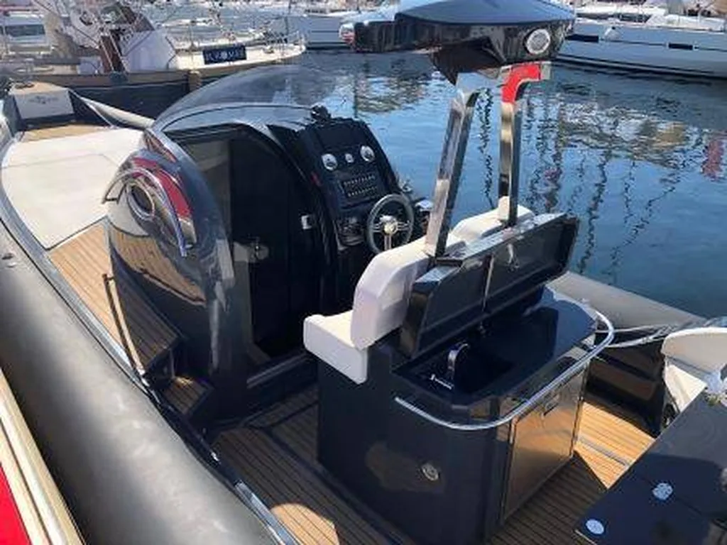 Wave 35 bateau 2 moteurs semi-rigide dans le 83