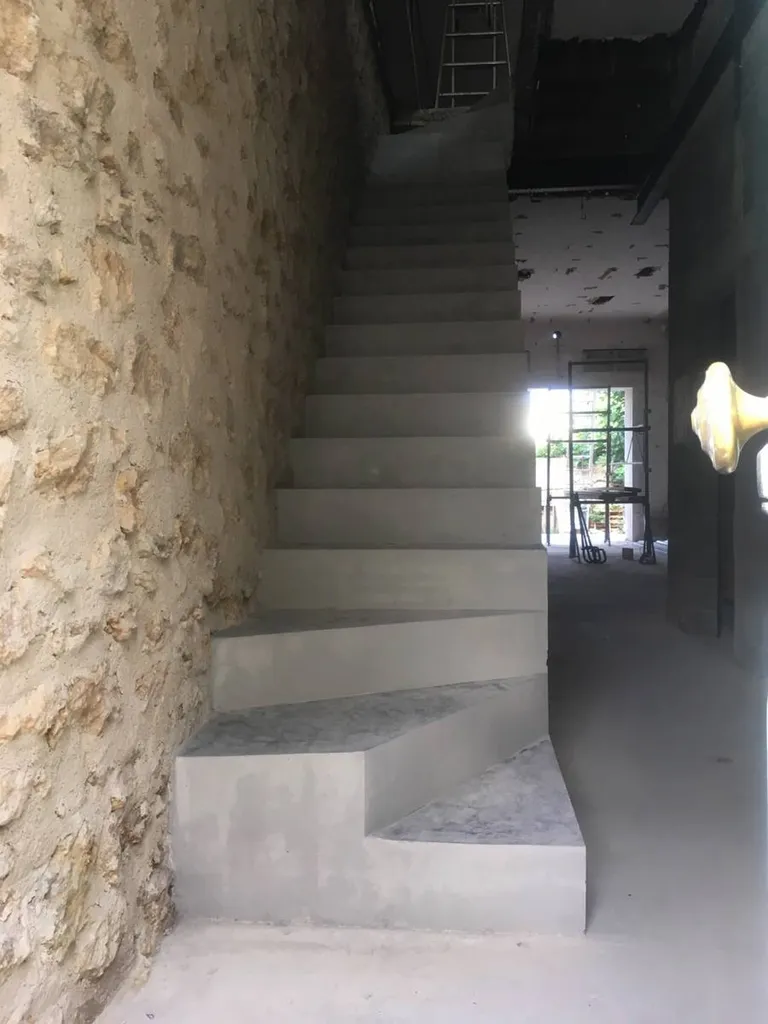 Réalisation d'un escalier en béton dans une maison de ville à Salon de Provence