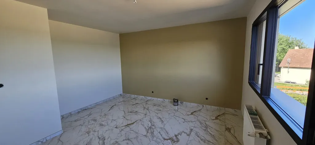 Enduit lissé, peinture veloutée et murs de couleurs en maison neuve entre POISSY et VERSAILLES 