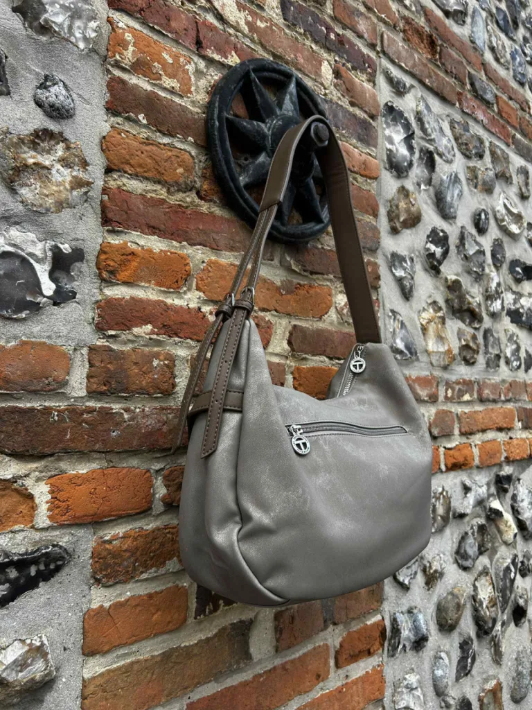 Sac les Tropéziennes coloris taupe disponible chez Evasion Eu