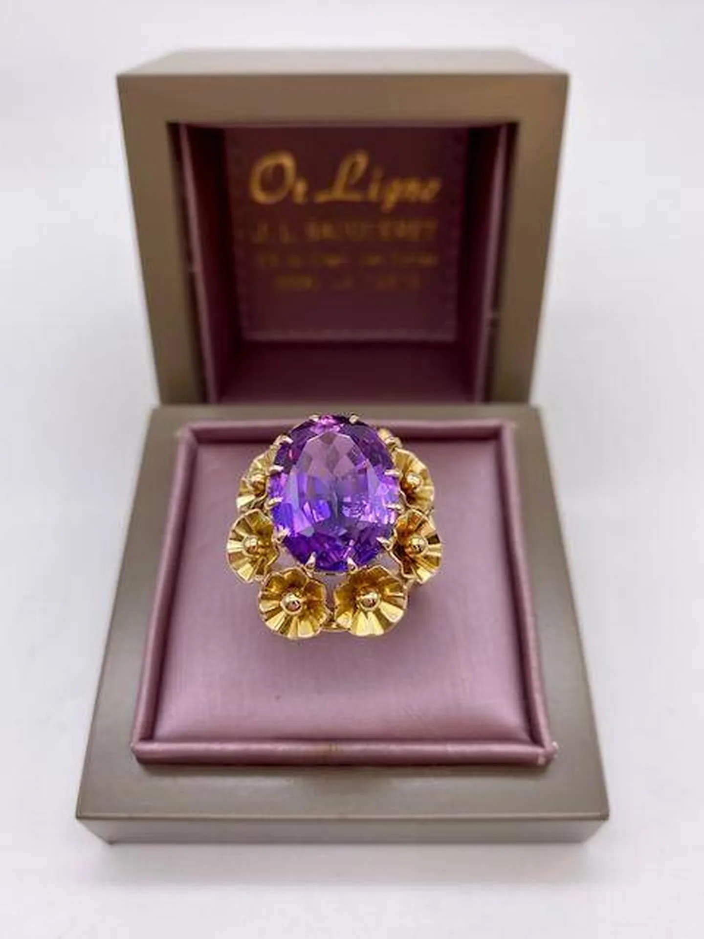 Bague avec grosse pierre améthyste en or 750/1000ème en seconde main chez Or Ligne à La Teste de Buch près de Biganos 