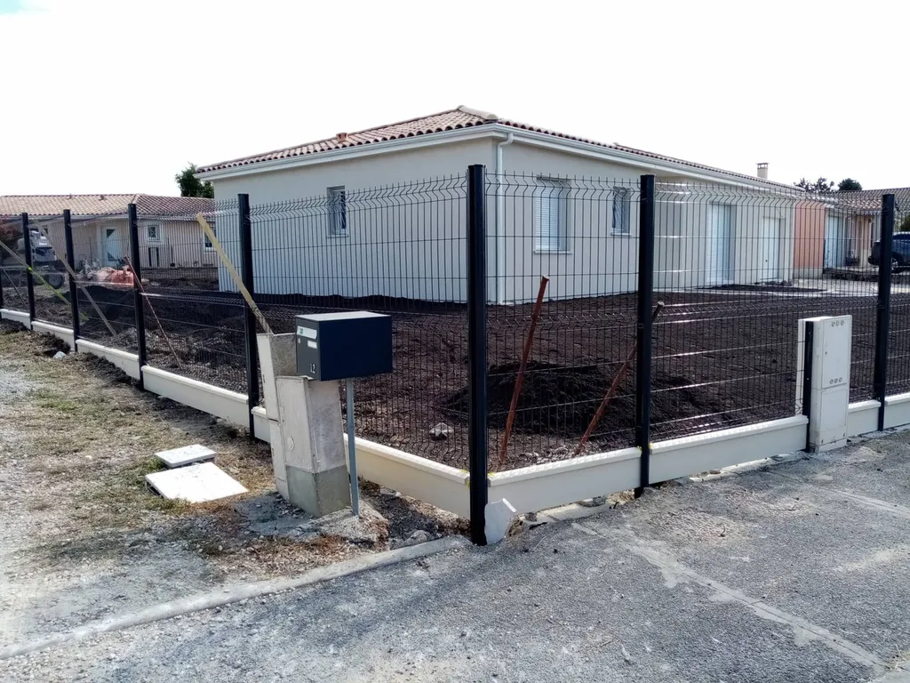 Fourniture et pose de clôture et portail à Blaye près de Bordeaux