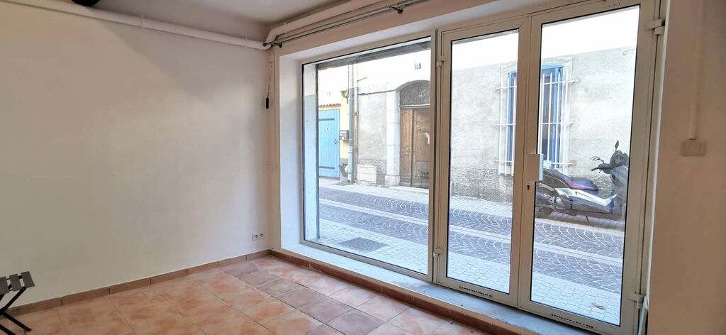 Vente local Cassis  en RdC d'une rue piétonne du centre historique