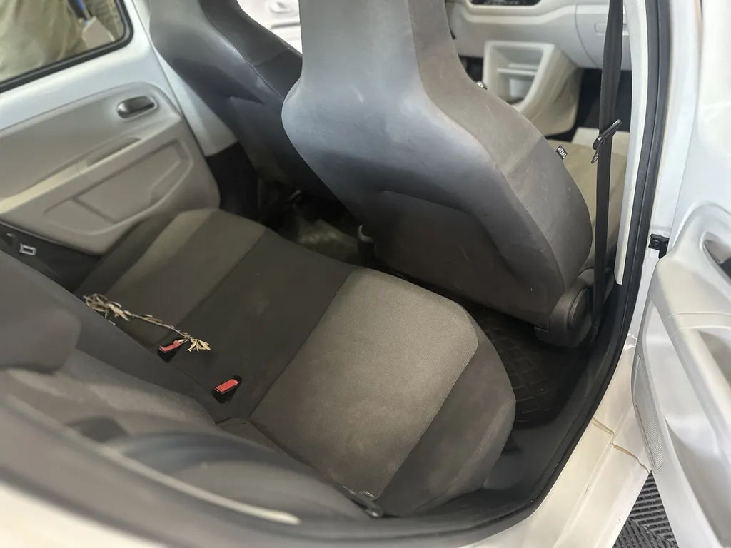 Nettoyage voiture intérieur professionnel Volkswagen Up avec aspiration, désinfection sans rendez-vous à Marseille Château-Gombert 13013 – Speed Glass expert auto