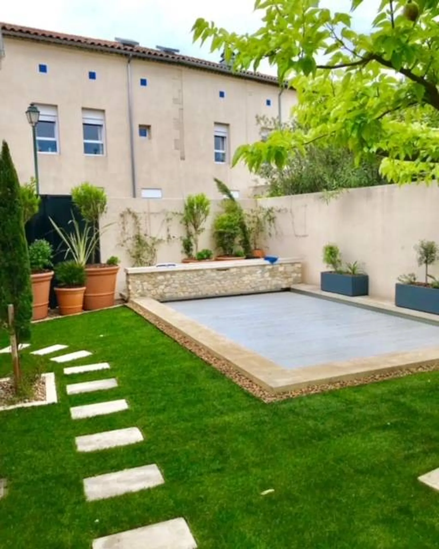 Paysagiste pour créer un jardin près de Saint-Rémy-de-Provence 13210, dans les Alpilles 13430, pour un aménagement paysager sur mesure