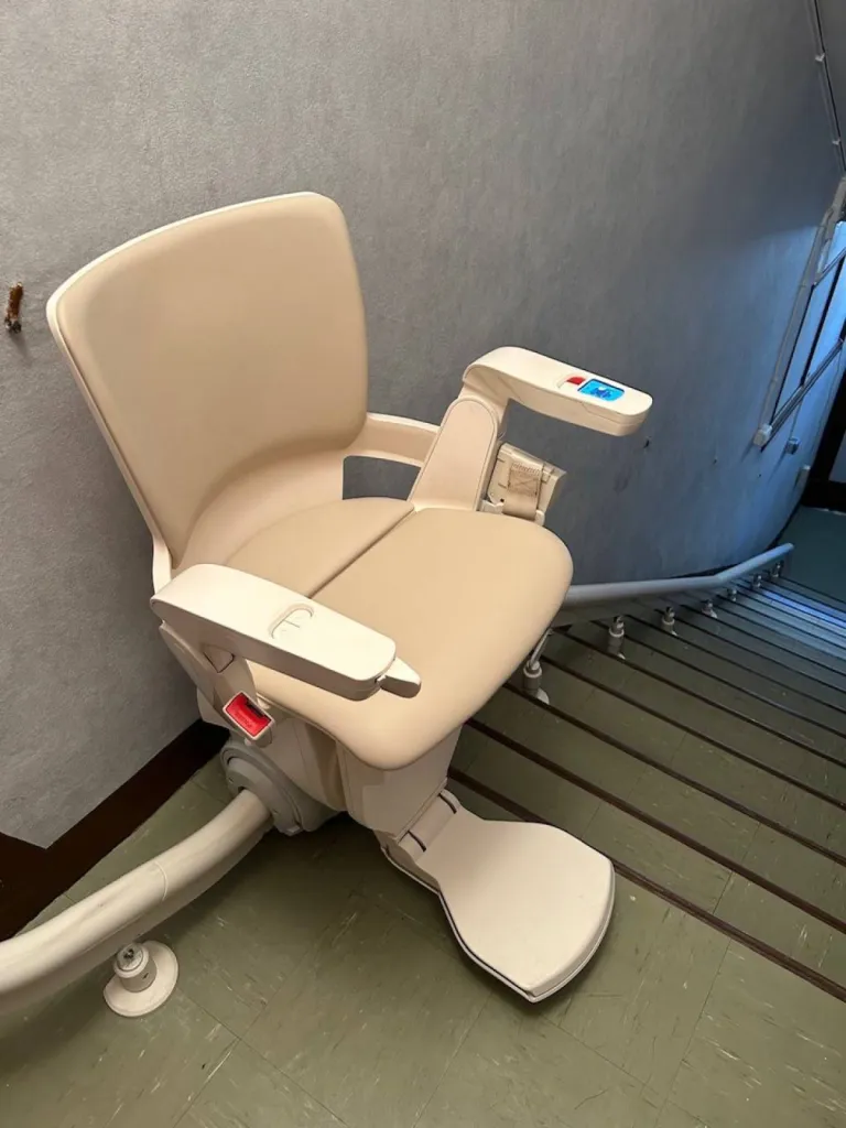 OTOLIFT Smart a son panel de coloris et son écran intégré donne à l'utiisateur design et informations essentielles pour cet appareil installé près de Gap