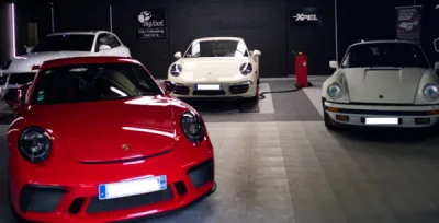 Découvrez la splendeur de la Porsche 911 991 50ème anniversaire, capturée dans ces images. Le film de protection XPEL ajoute une couche de défense transparente, préservant la brillance de cette édition spéciale