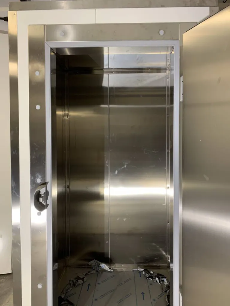 Chambre froide en panneaux isotherme sur une poissonnerie 