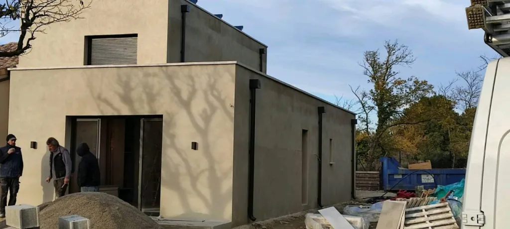 Installation gouttières en Ardèche