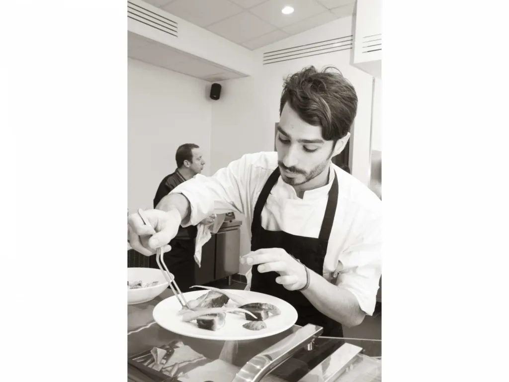 Reportage photographique culinaire à Lyon présentation de la recette sur assiette du chef Adrien Ferrand