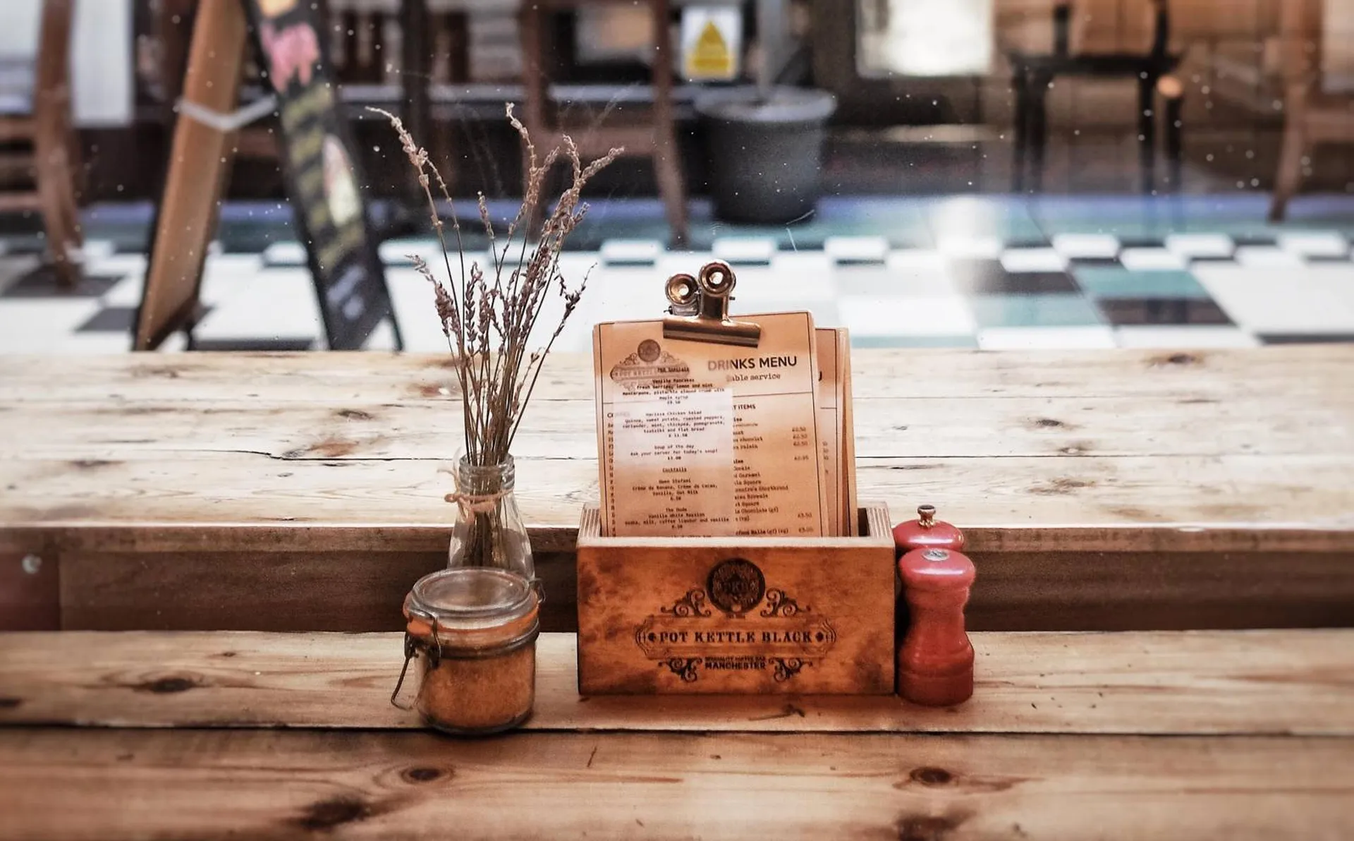 Création d'une carte des cocktails sur-mesure pour le lancement de votre établissement à Lyon