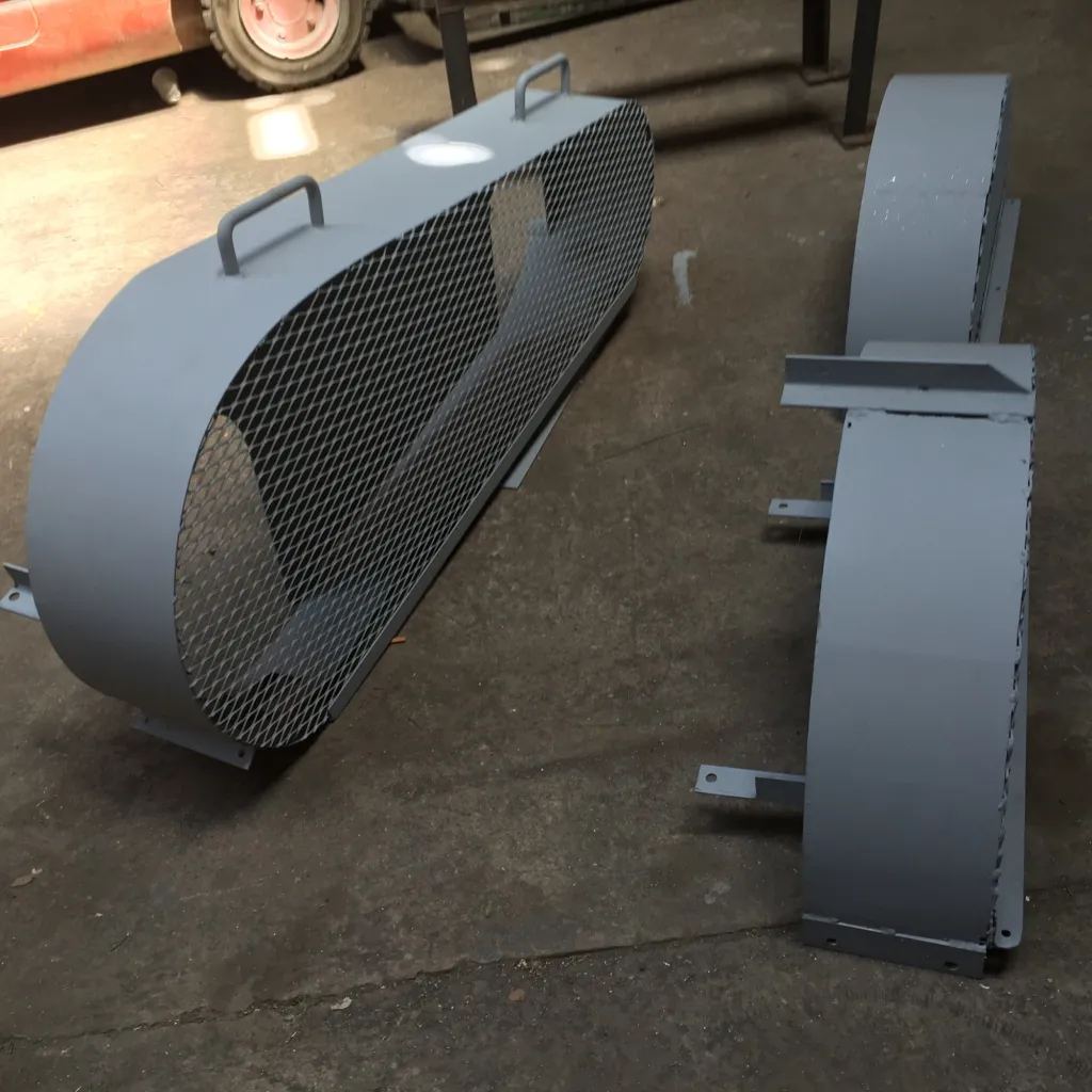 CAPOTS DE PROTECTION ACIER FABRIQUES SUR MESURE A MARTIGUES POUR UN CLIENT DE CHATEAUNEUF LES MARTIGUES