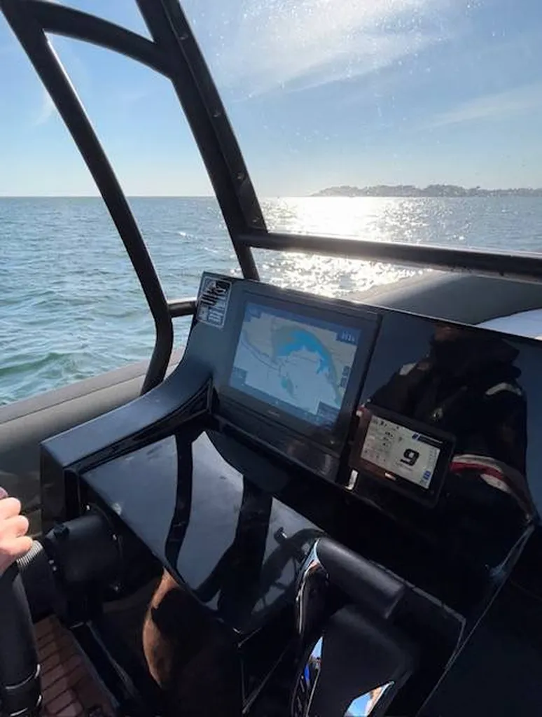 A vendre semi rigide haut de gamme de plus de 7M à Arzal dans le Morbihan