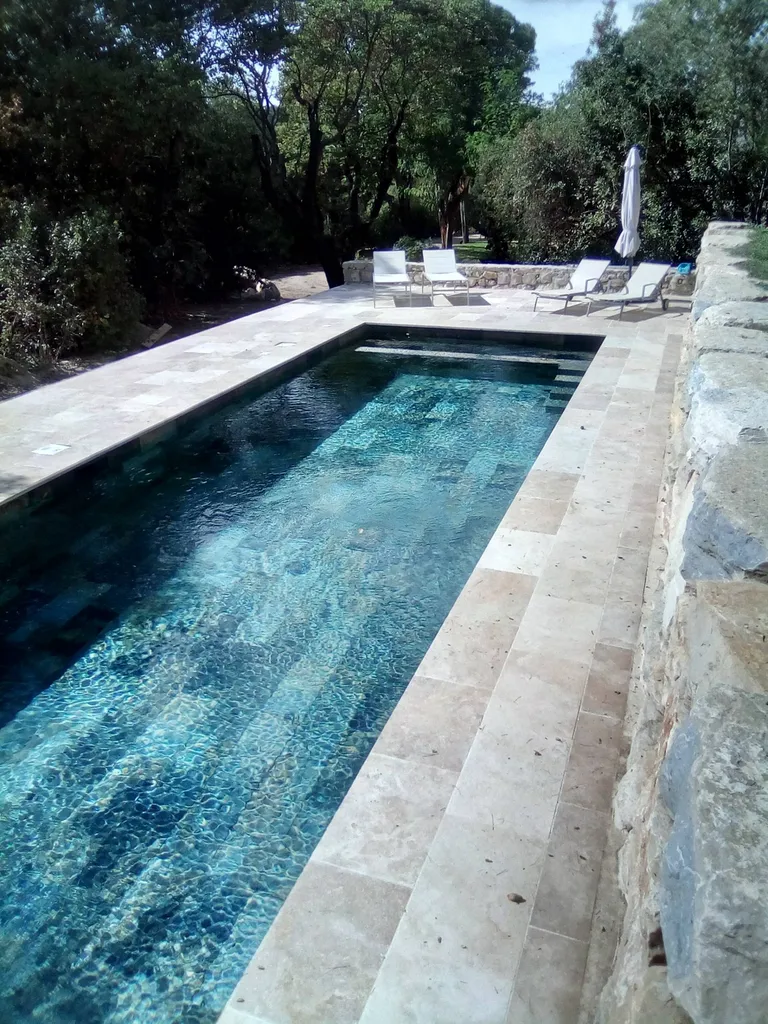 CARRELAGE PISCINE BALI MYSTIQUE BLACK (10) SUR BAGNOLS SUR CEZE - GARD - 30
