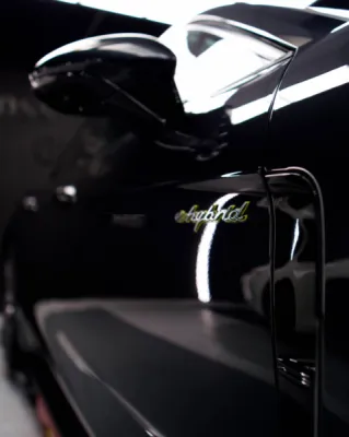 Protégez Votre Porsche Panamera avec le Traitement Céramique Gtechniq Crystal Serum Ultra près de Vannes (56890)