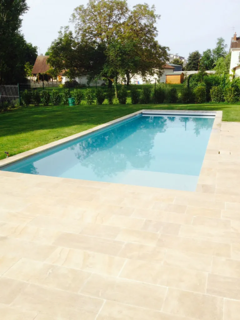 Piscine béton armé banché par Aquarev'Piscines à La Brillanne 04700