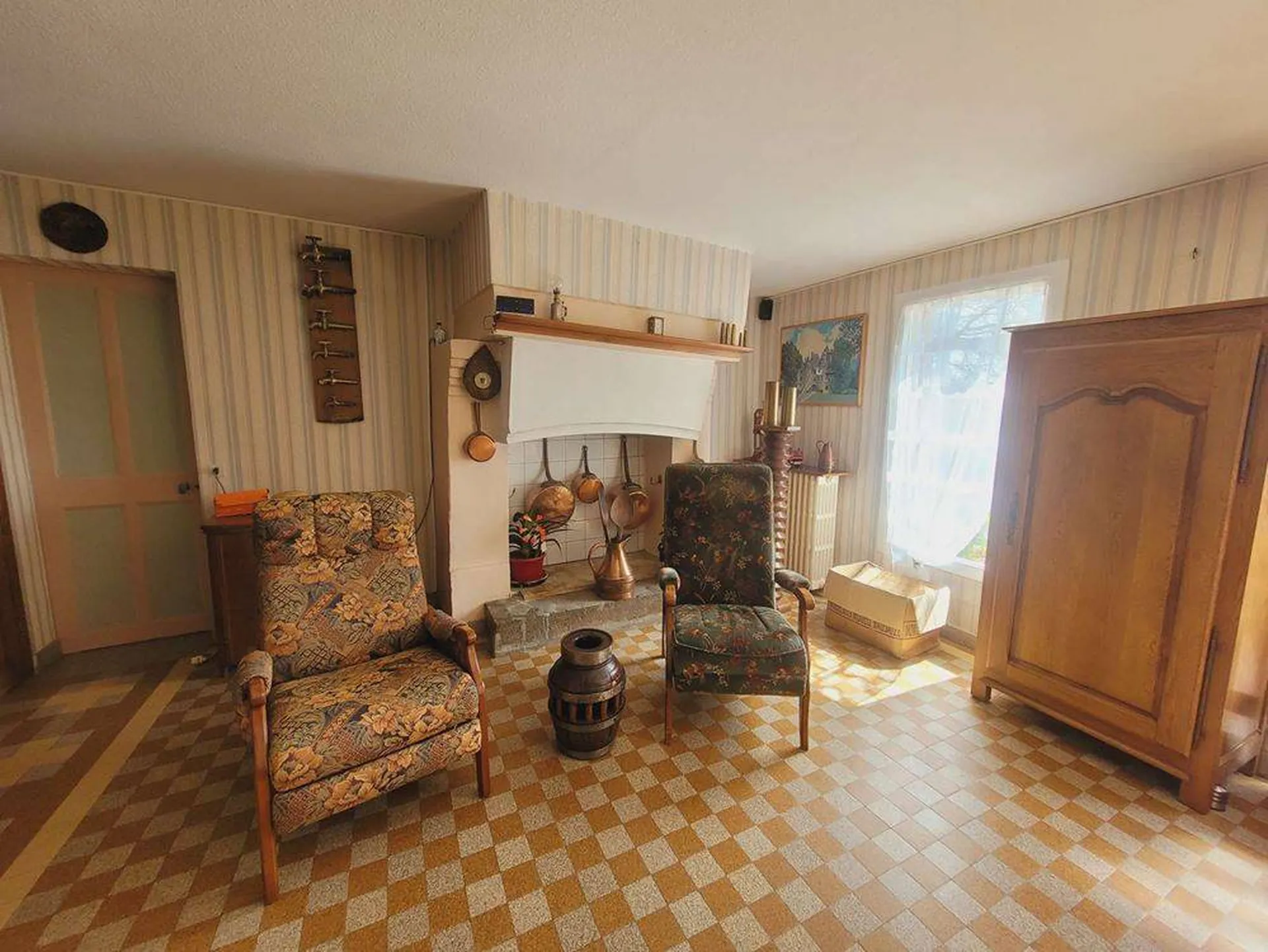 A vendre, Domaine avec Demeure en briques et ses annexes, installées sur une parcelle en nature d'herbages de presque 8 hectares, dans le Calvados 14.