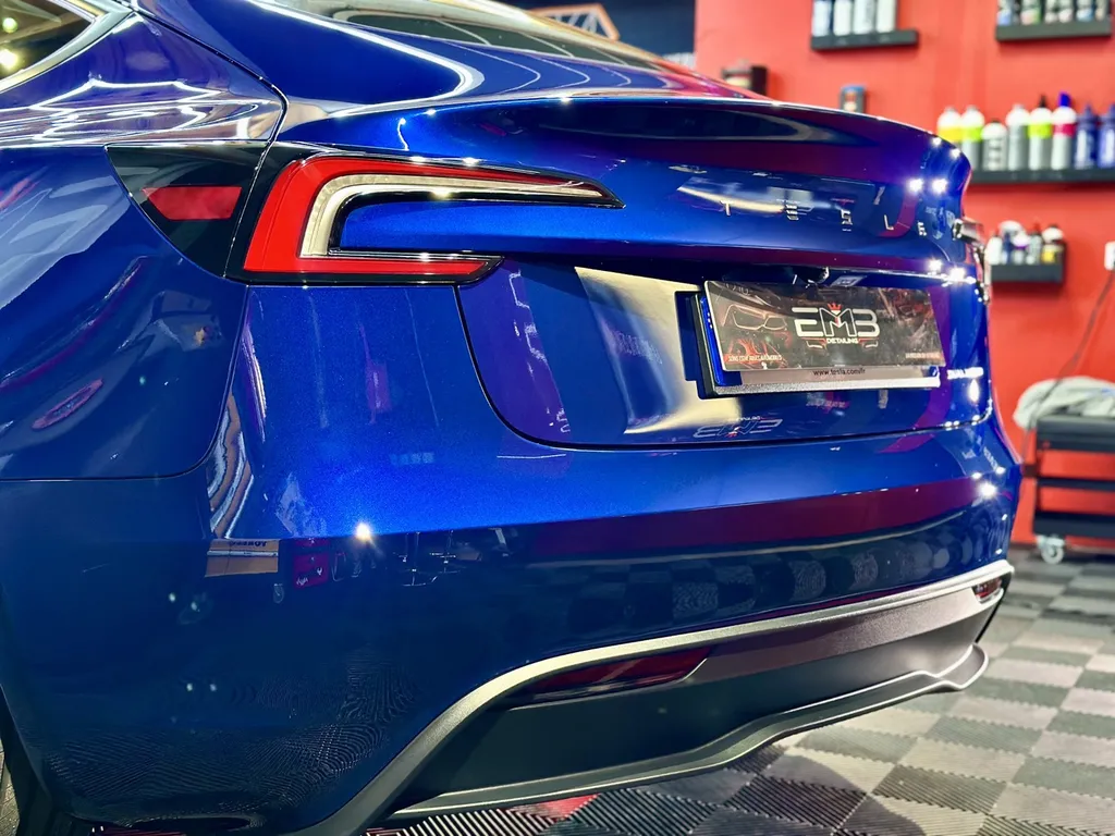 Detailing auto lyon traitement céramique à côté de lyon spécialiste Tesla