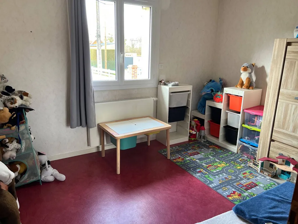 A vendre pavillon de 140 m² sur un terrain de 1530 m² clos sur la commune de LE THUIT DE L'OISON 27370