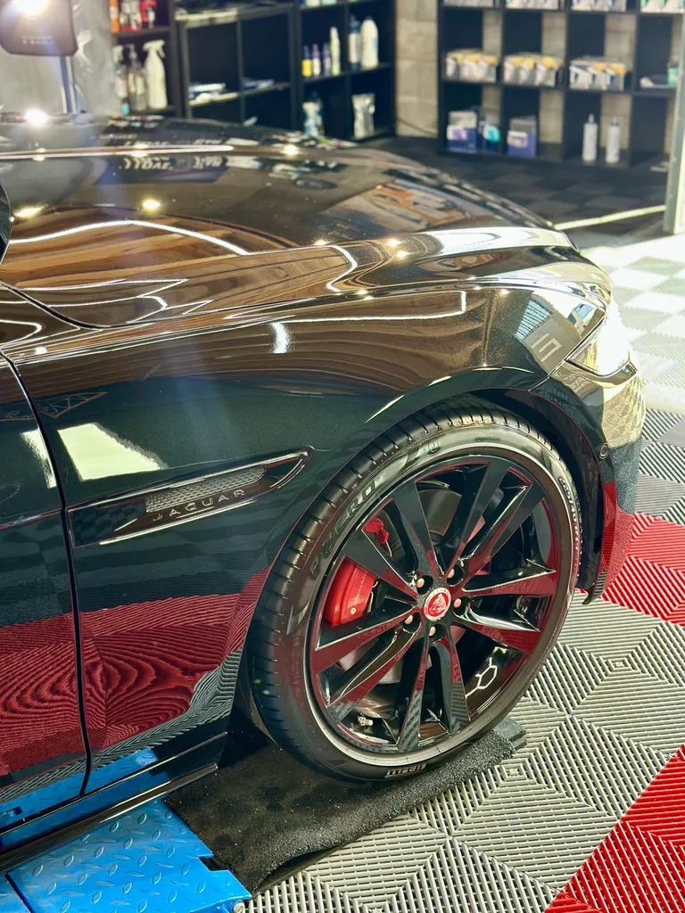 spécialiste du traitement céramique du Lyon et sa région . protection carrosserie Jaguar XE