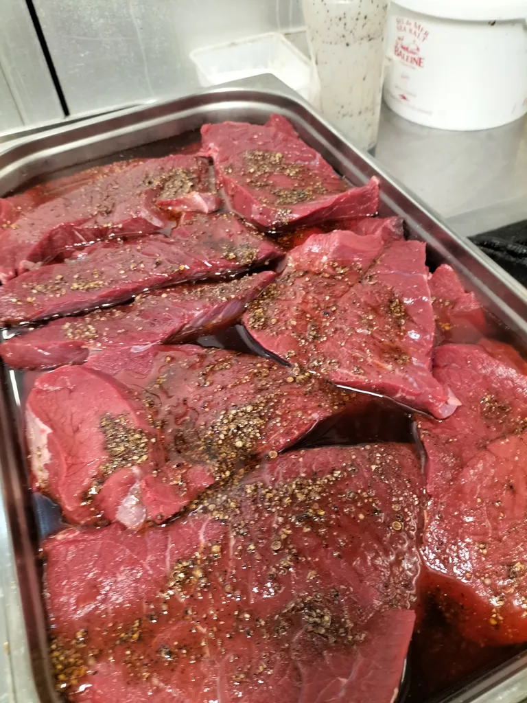 Tataki de taureau de Camargue AOP à Aigues-Mortes