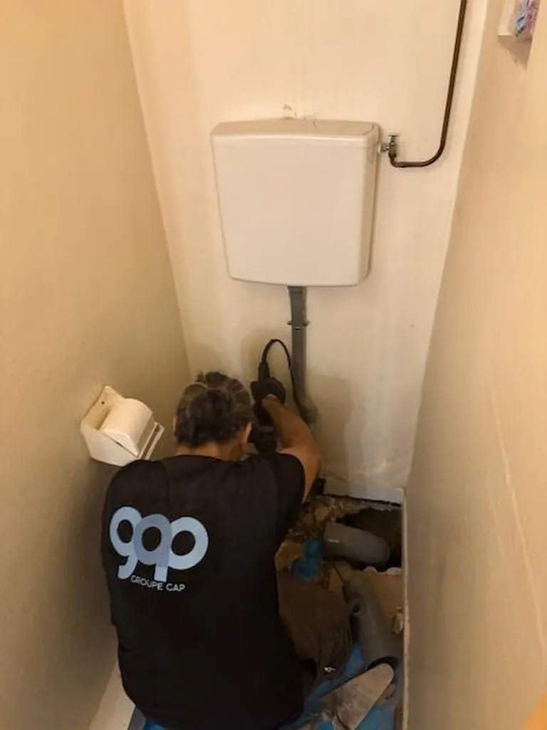 réparation de fuite d'eau toilette 