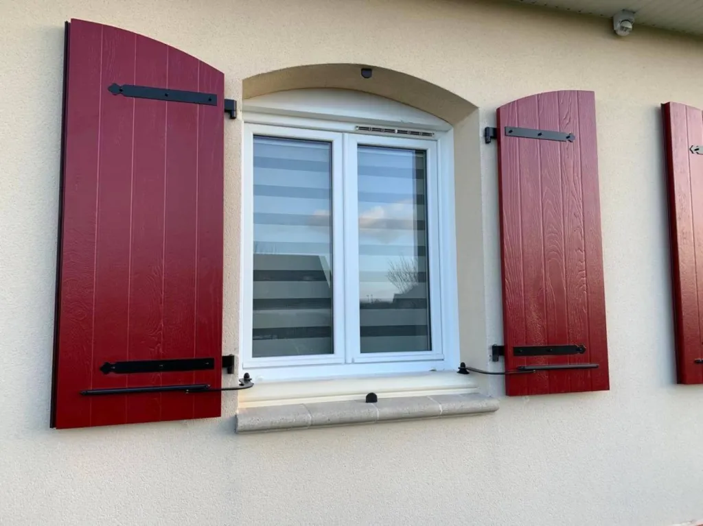 Réalisation de pose de volets battants en fibre résine isolants secteur Cauville-sur-Mer proche Criquestot l'Esneval (76)