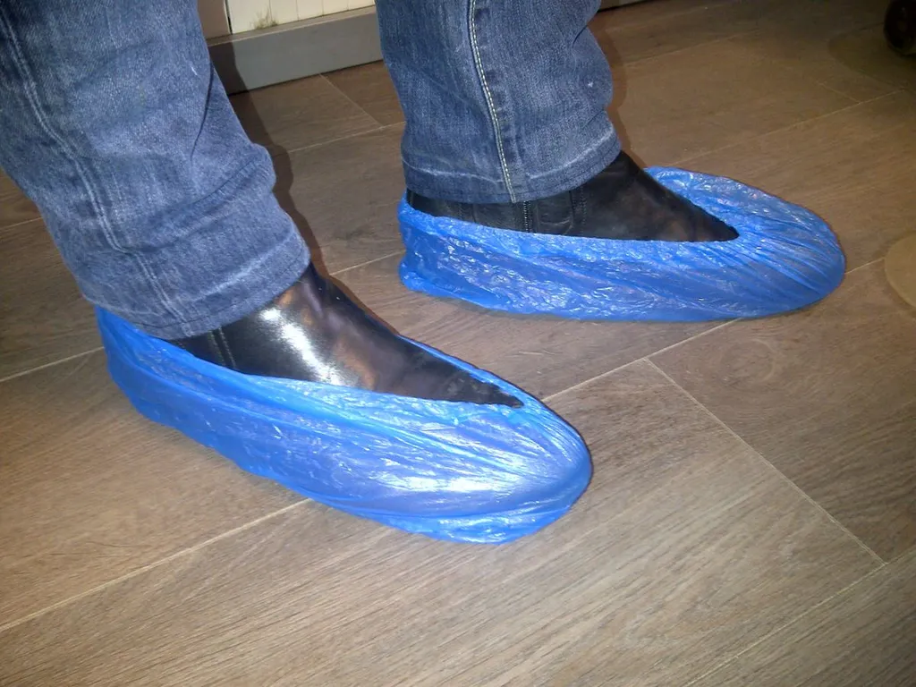 SURCHAUSSURES JETABLES POUR PISCINES PUBLIQUES