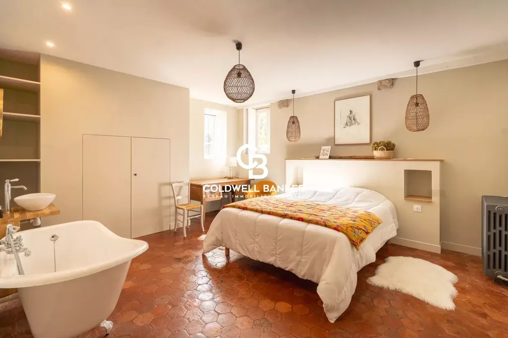 Bien exceptionnel en vente avec grand terrain et piscine à vendre en Sarthe