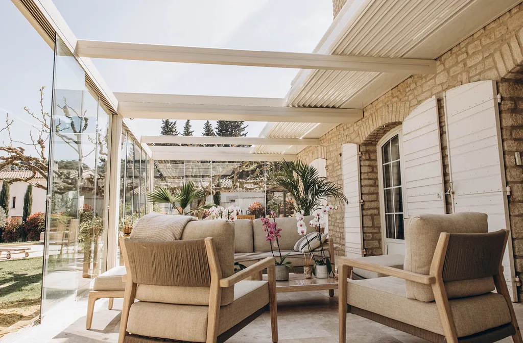 Pergola rétractable Ciel Ouv'air avec coulissants panoramiques à Carpentras