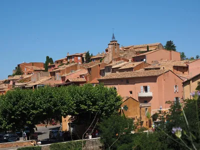 Costumer service in Roussillon