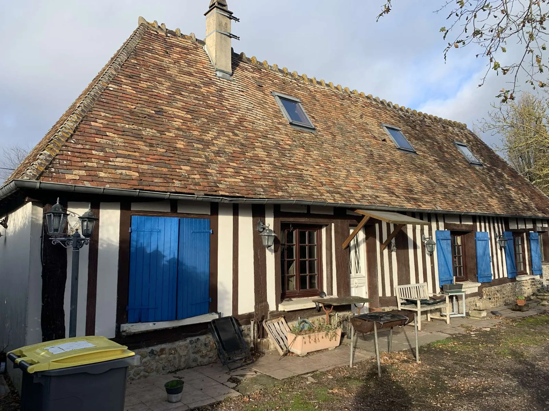A VENDRE - En NORMANDIE, département de l'EURE, à proximité de BEAUMESNIL, une propriété équestre avec 12 ha 40 a