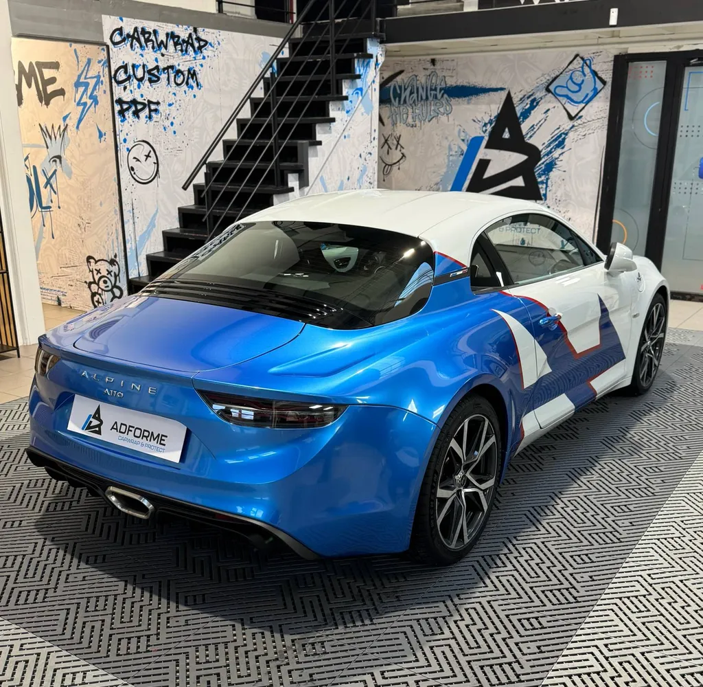 Changement de couleur pour cette Alpine A110 grâce au covering