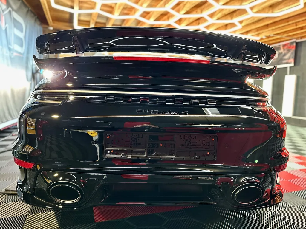 protection PPF automobile Lyon traitement céramique carosserie Porsche 992 Turbo S cabriolet 