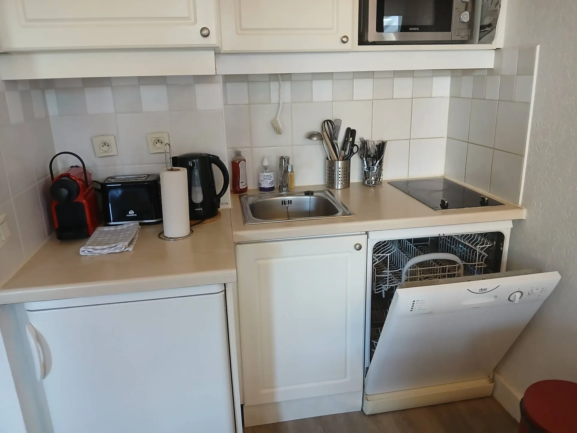 Achetez, charmant studio cabine en très bon état et meublé, de 23.57 m² carrez, situé secteur Deauville 14800 - Trouville 14360 .