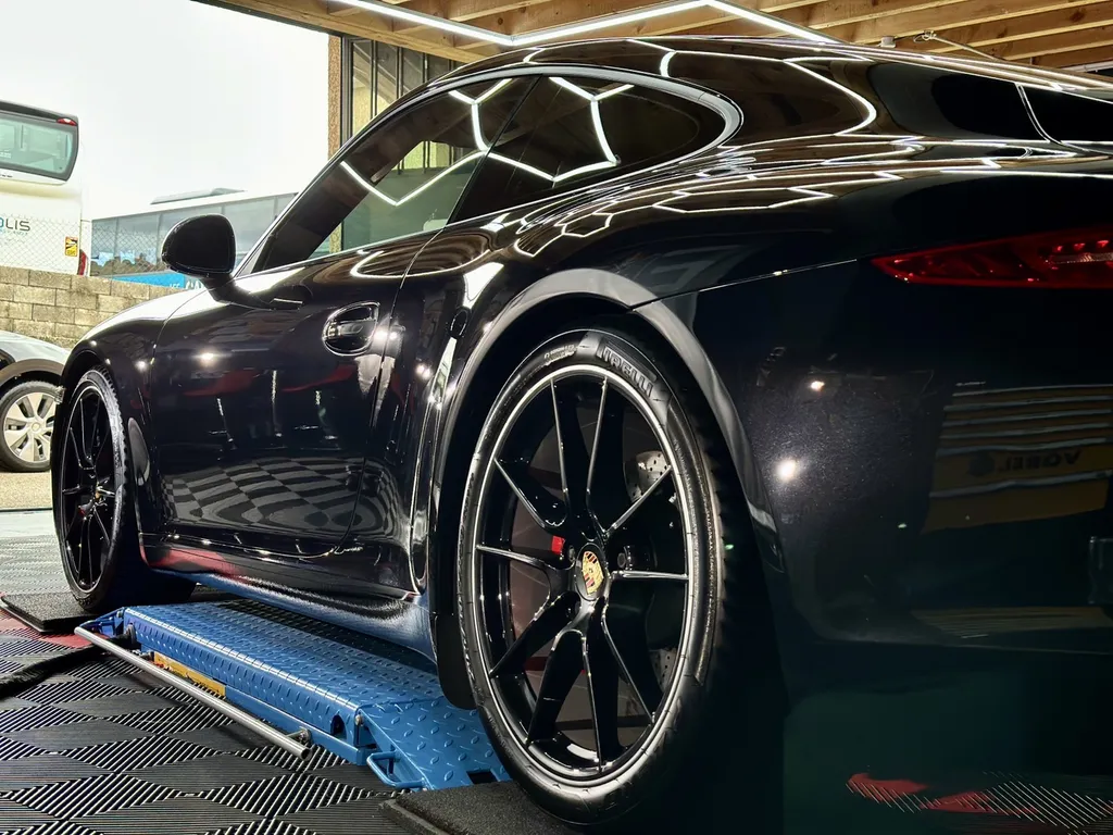 protection contre les rayures impacts film de protection PPF Lyon traitement céramique carosserie Porsche 911