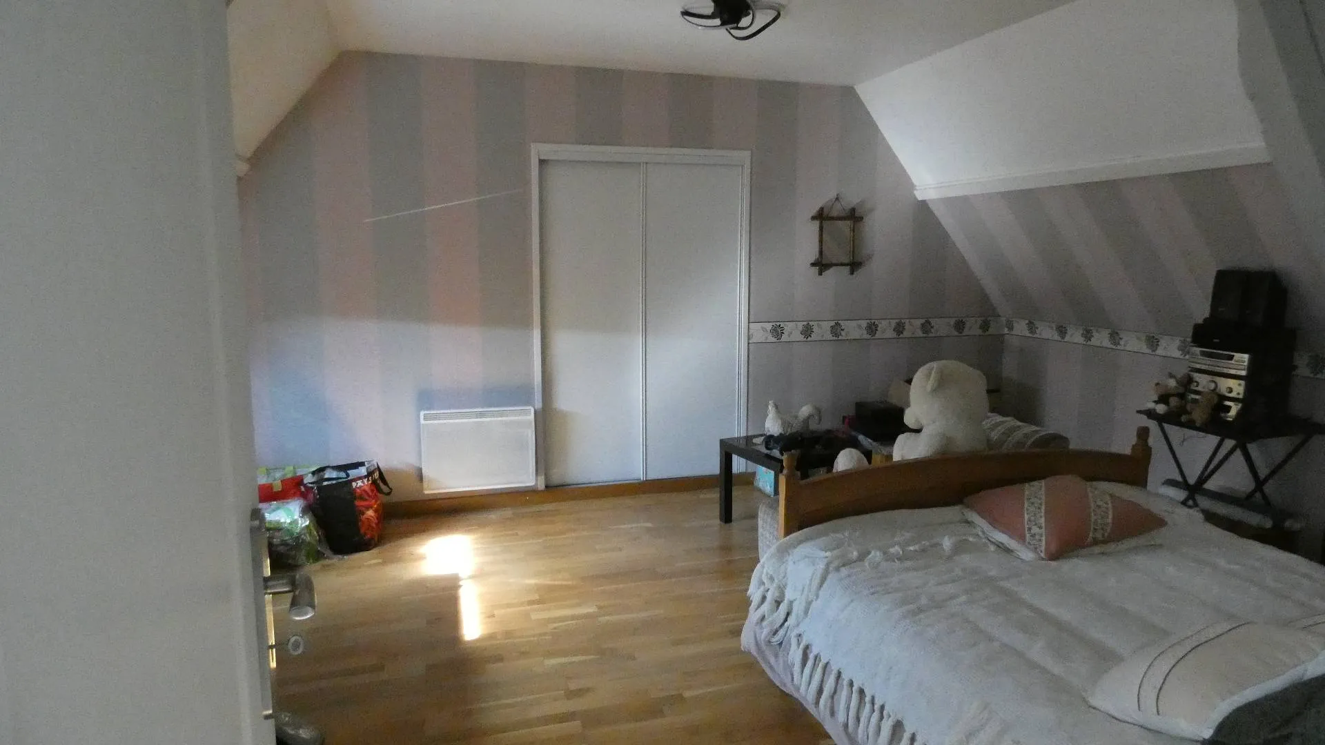 Vends : Bordée par l'allée verte, une piste cyclable reliant Paris à Dieppe, idéale pour les amateurs de vélo.