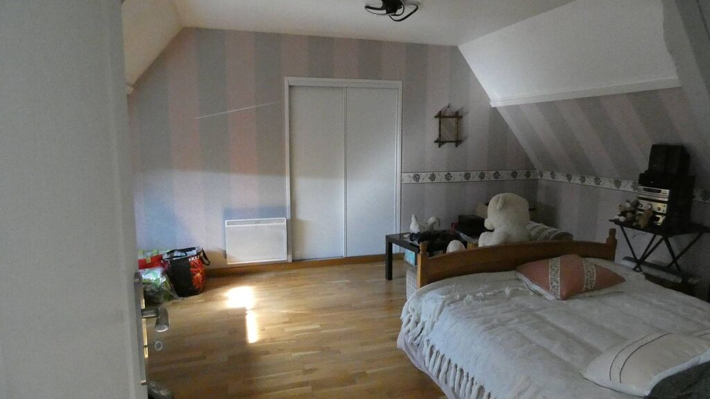 Vends : Bordée par l'allée verte, une piste cyclable reliant Paris à Dieppe, idéale pour les amateurs de vélo.