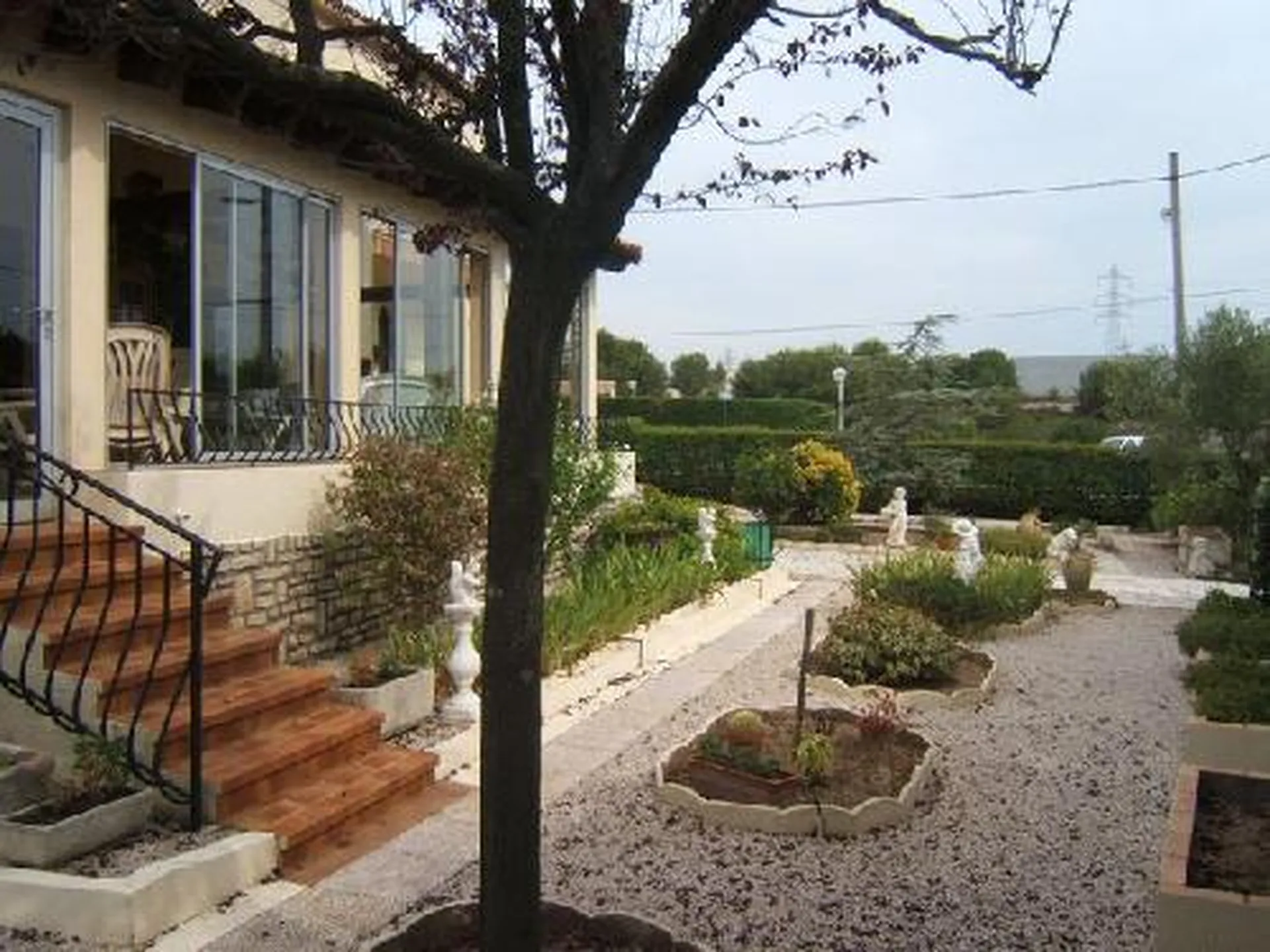 Vente villa Roquefort La Bédoule proche centre avec terrain plat