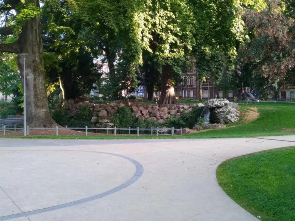 Situé au 26 rue Jean Lecanuet à Rouen