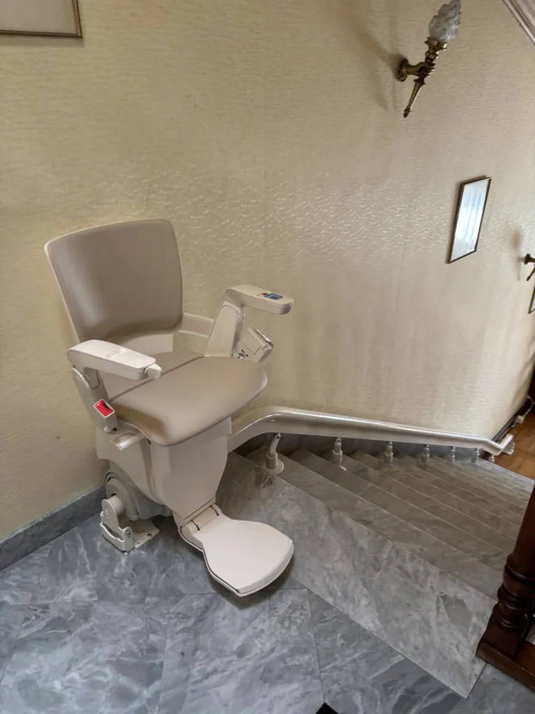 Tant qu'à avoir un fauteuil monte escalier OTOLIFT Smart chez soi, autant qu'il soit joli à Marseille ou ailleurs