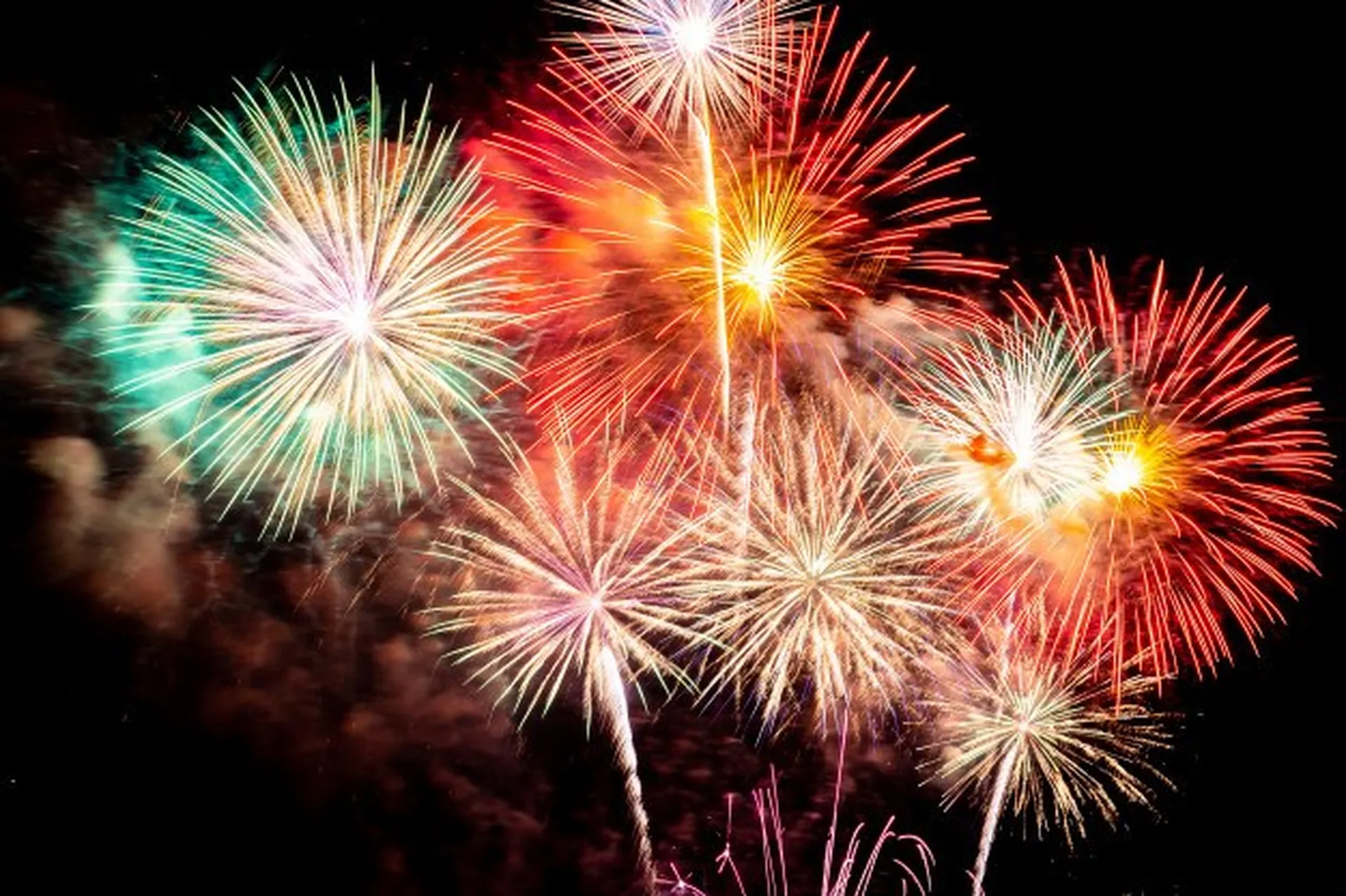 feu d'artifice de nuit ou spectacle pyrotechnique