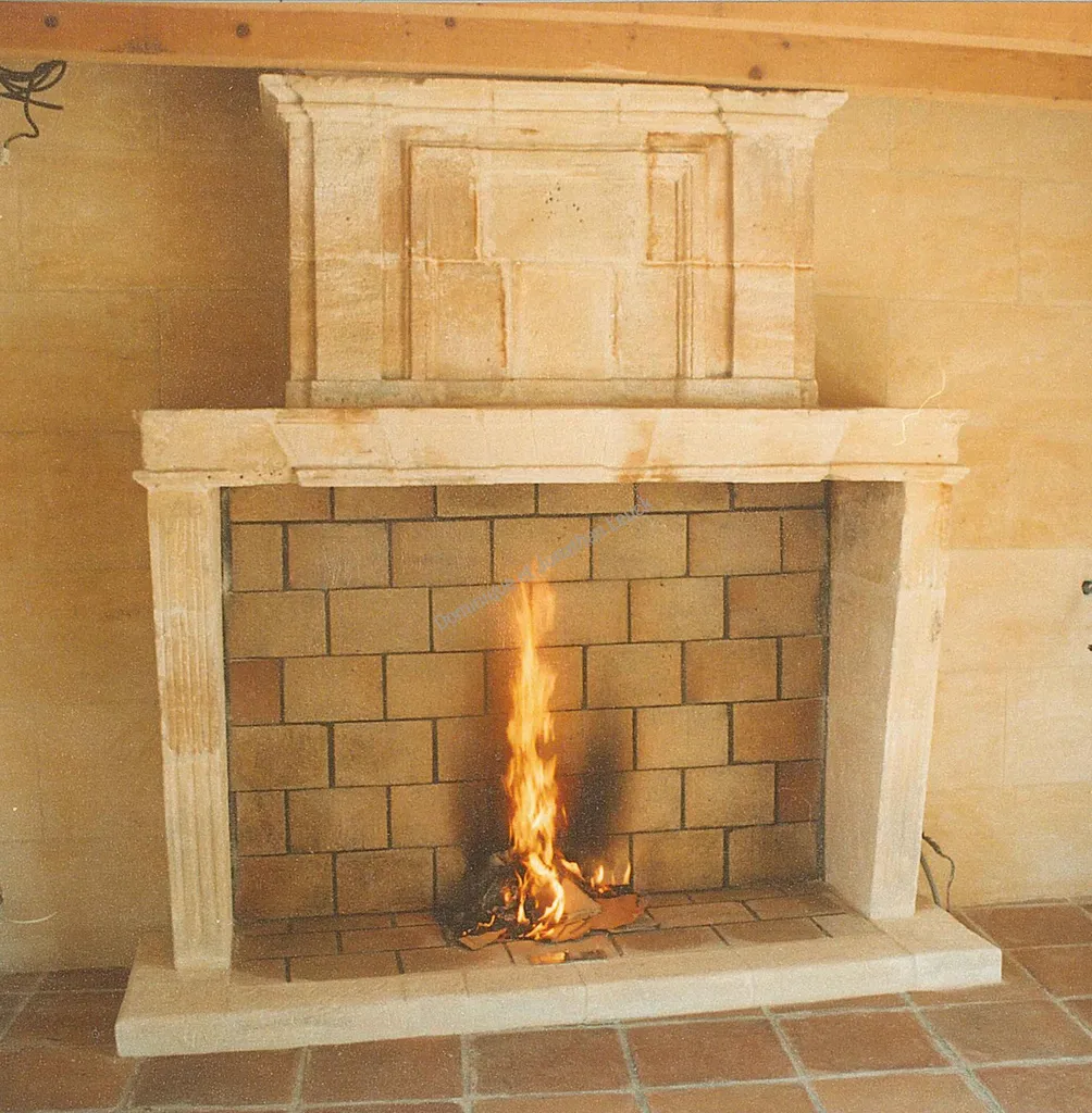 Cheminée et trumeau en pierre de Fontvieille