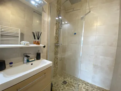 Le Pecq à vendre un appartement de 5 pièces en étage élévé avec ascenseur, situé dans une résidence avec un couple de gardien