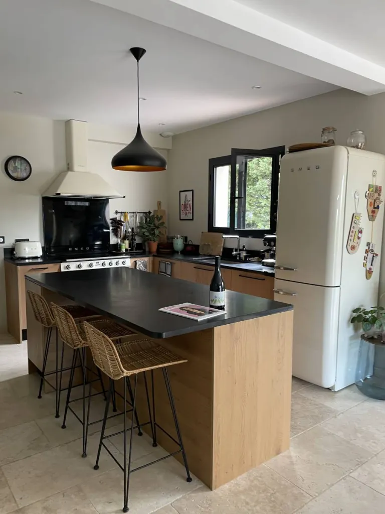 Vente et installation d'une cuisine sur mesure style vintage à Saint Cyr sur Mer dans le 83