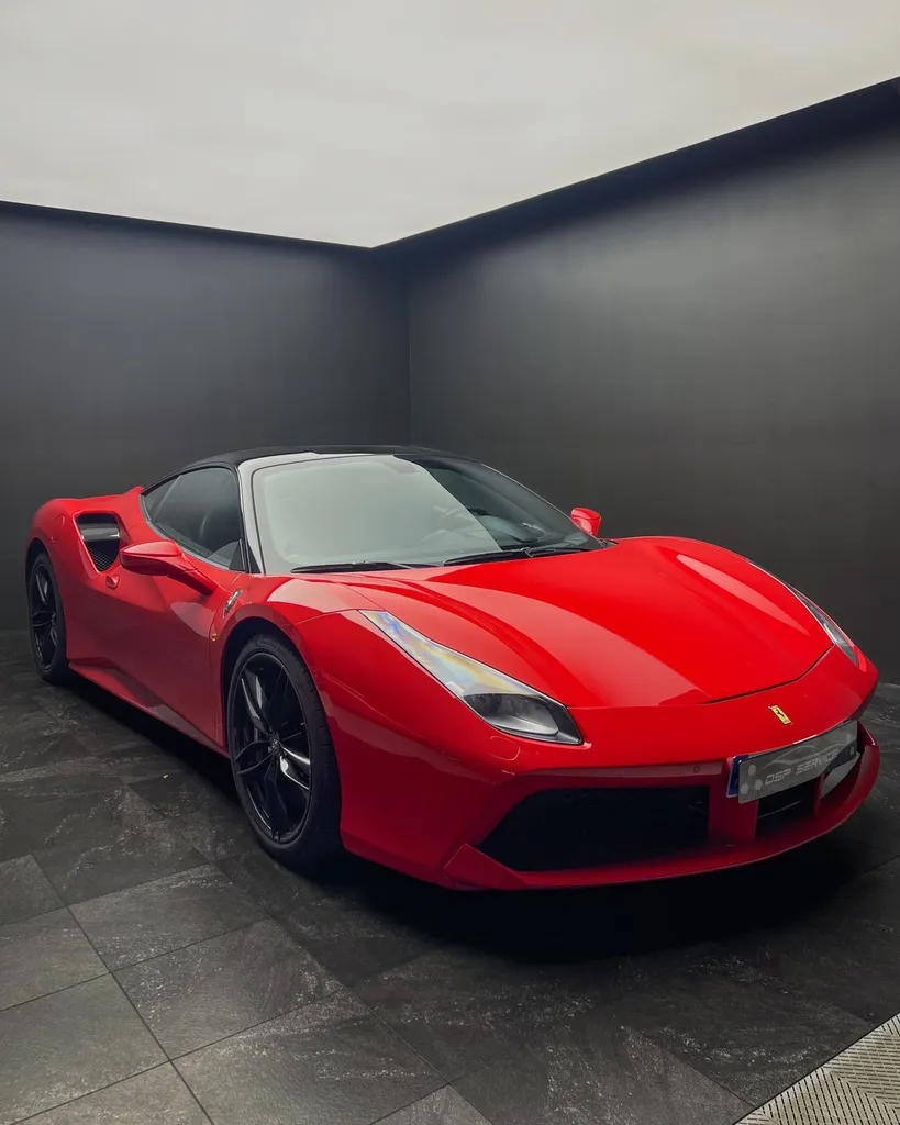 Rénovation complète du ciel de toit d’une Ferrari 488 GTB chez DSP Service
